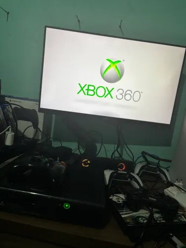 XBOX 360 com leitor desbloqueado + 28 jogos mídia física