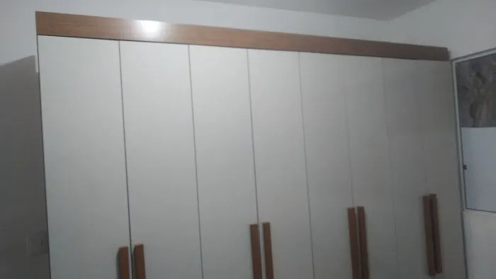 VENDO GUARDA ROUPA DE CASAL 8 PORTAS