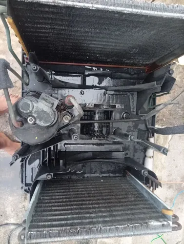 AR CONDICIONADO SEMI-NOVO COM TODA MANUTENÇÃO FEITA