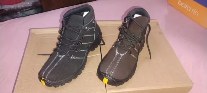 Dois pares de lindas botas coturno preto e marrom tamanho 40 novas na caixa