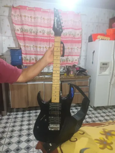 Guitarra Ibanez preta série EX (anos 90)