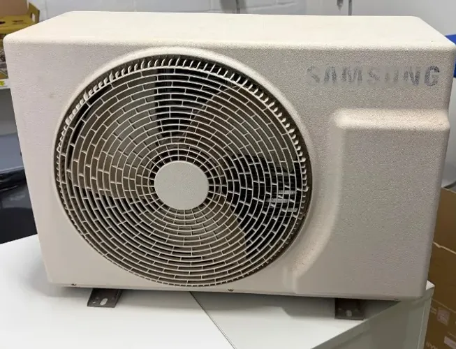 Condensadora 12 mil BTUS Samsung com compressor cansado para aproveitar peças