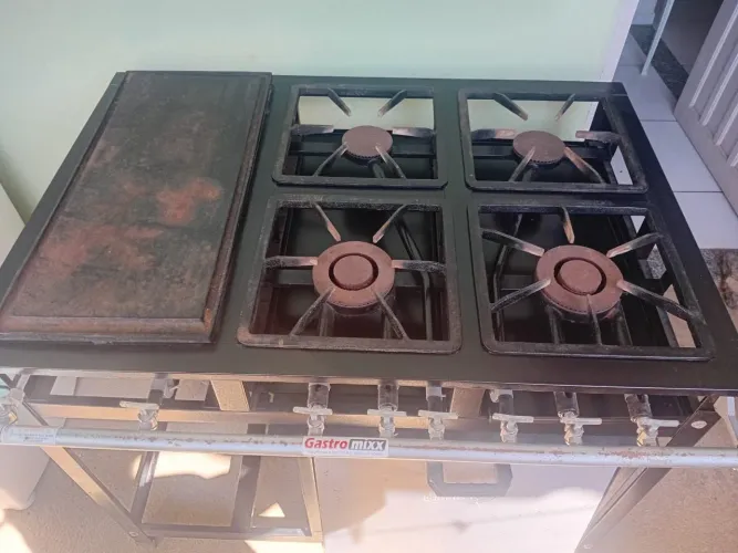 Fogão industrial 4 bocas, chapa e forno