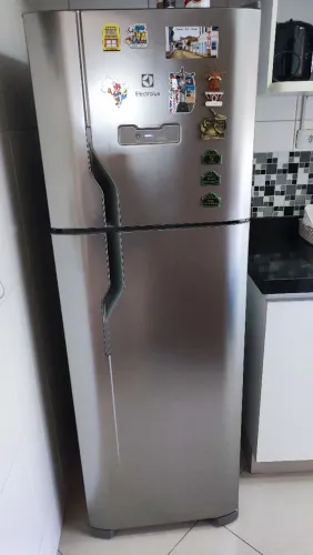 Geladeira Eletrolux 371 litros inox semi nova