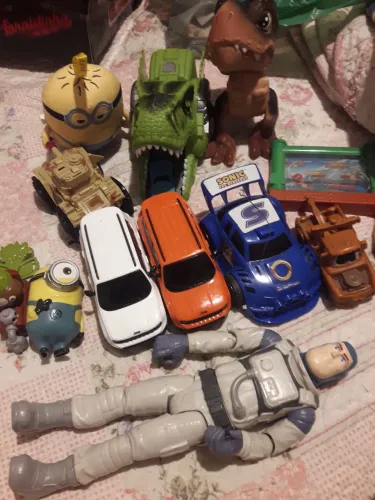 Lote de brinquedos