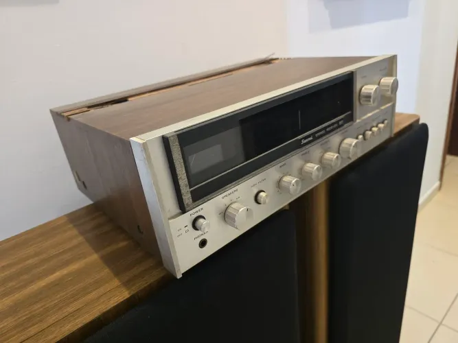 Receiver Sansui 661