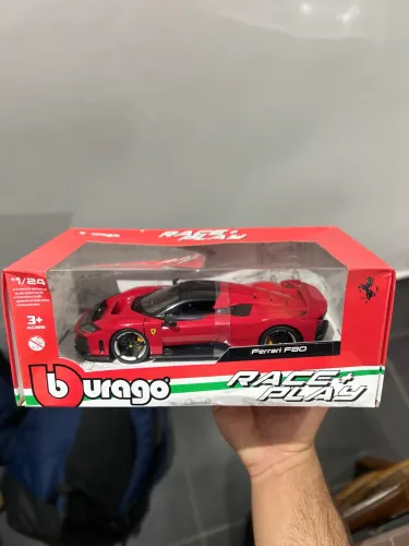 Miniatura ferrari f80 burago 1/24