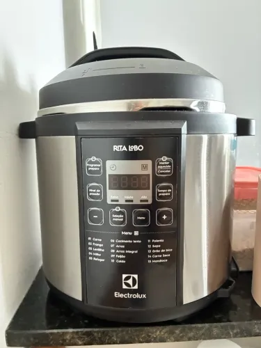 Panela elétrica ELETROLUX 6L( nunca usada)