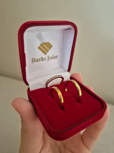 Par de alianças banhado a ouro 18k