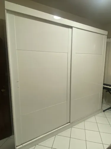 Guarda-roupa/solteiro/2portas de correr/4 gavetas/branco