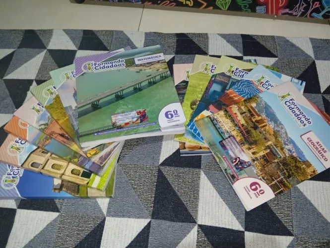 Vendo livros do ensino de sistema 