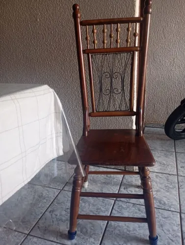 Cadeiras de madeira