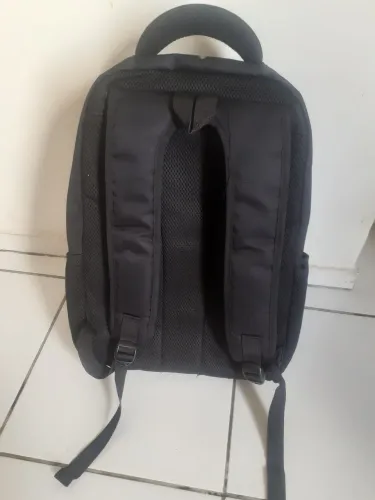 Vende-se mochila com 5 compartimento semelhantes nova 80.00 chamar no zap ou no chat