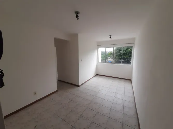 Imóvel para aluguel possui 58 metros quadrados com 2 quartos em Vale dos Lagos - Salvador