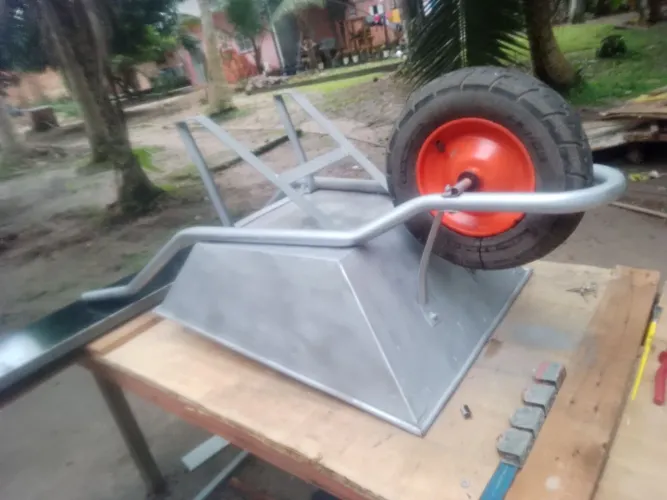 Carrinho de mão Tramontina 