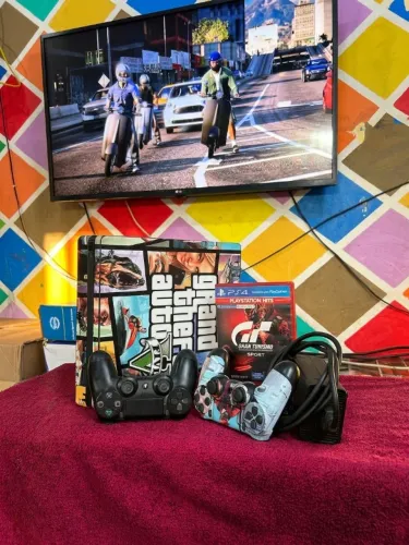 PS4 SLIM 1TB COM 50+ JOGOS e 2 CONTROLES