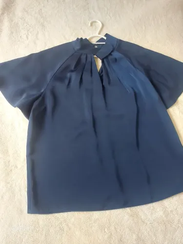 Blusa Soltinha e Acetinada com Prega Frontal Azul - Renner