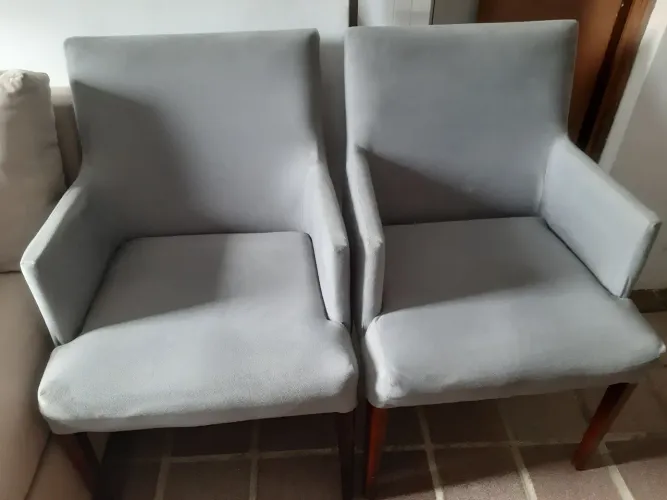 2 poltronas 150 cada