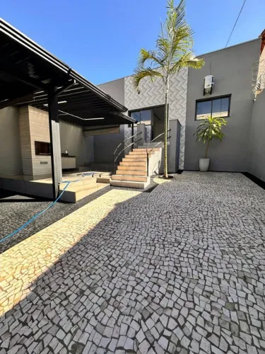 Aluga-se Casa Comercial