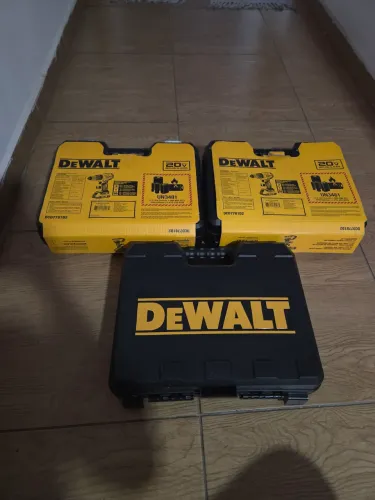 Parafusadeiras Dewalt originais na caixa nunca usadas.