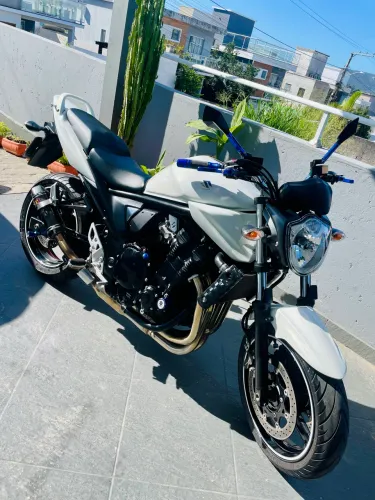 Bandit 650 muito nova