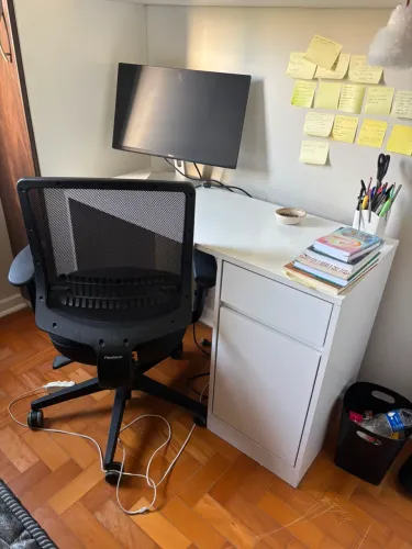 Escrivaninha e cadeira de escritório