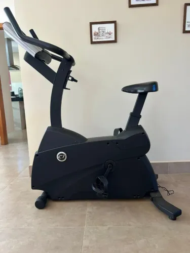 Bicicleta ergométrica Life Fitness C1