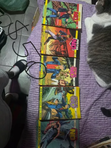 Lote com cinco revistas em quadrinhos do mister no em ótimo estado