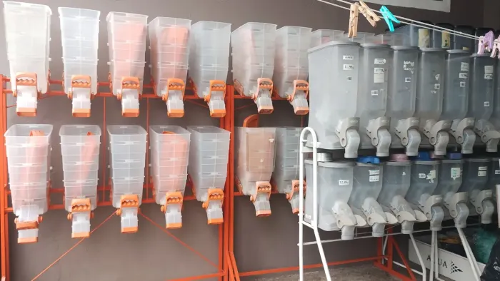 Dispenser de ração para petshop