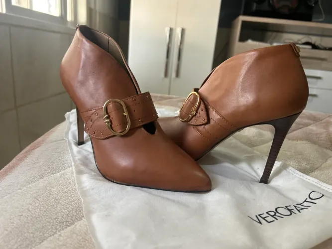Ankle Boot Verofatto Couro Caramelo Com Fivela