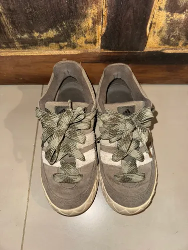 Tênis Adidas Adimatic Original - Camurça Cinza / Oliva (Estilo Skate 90s)