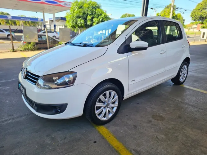 Volkswagen Fox 1.0 MI Total Flex 8V 5P 2014