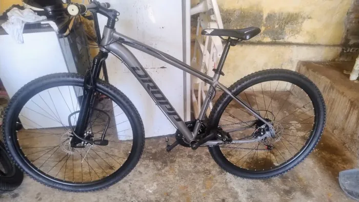 Bicicleta Aro 29 semi nova (Apenas 3 meses de uso)