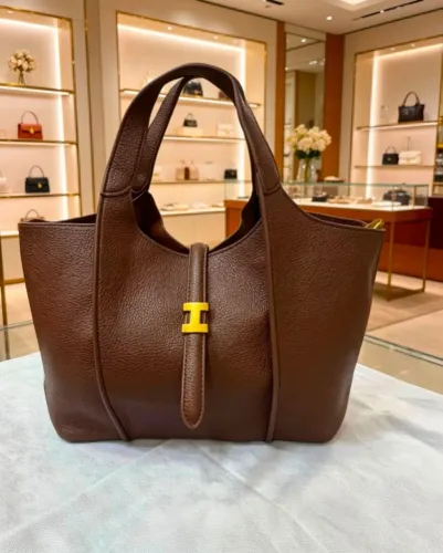 Bolsa Hermès Picotin Lock 18 Couro Sintético Com Detalhes Douradas 