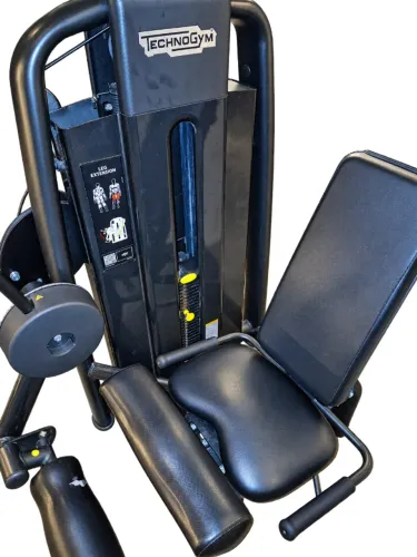 Cadeira Extensora Technogym