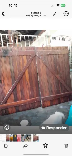 Portão de madeira