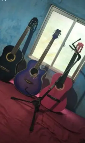 Vendo 3 violões excelente para quem está iniciando.