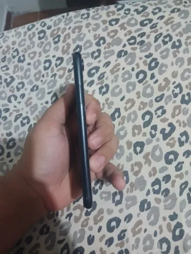 Vendo iPhone XR impecável