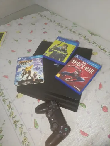 Playstation 4 pro semi novo, bem conservado, 1 controle e 3 jogos.