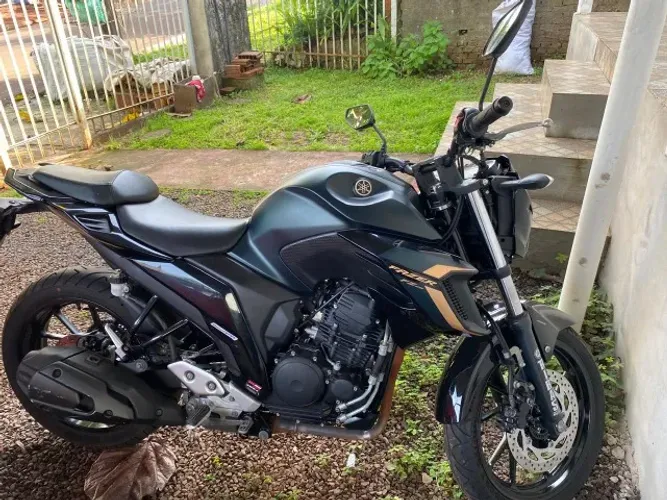 Fazer 250 2023/2024 km muito baixo.