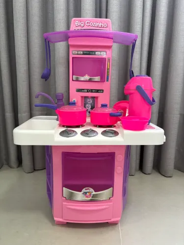 Cozinha de brinquedo, incluso todos os acessórios 