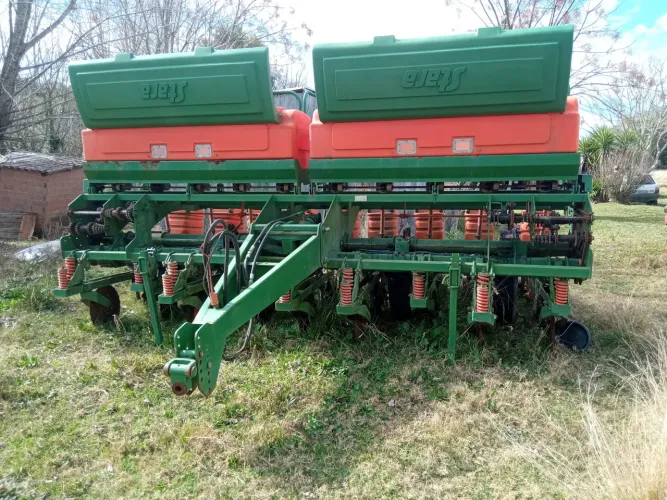 Vendo plantadeira stara 4050