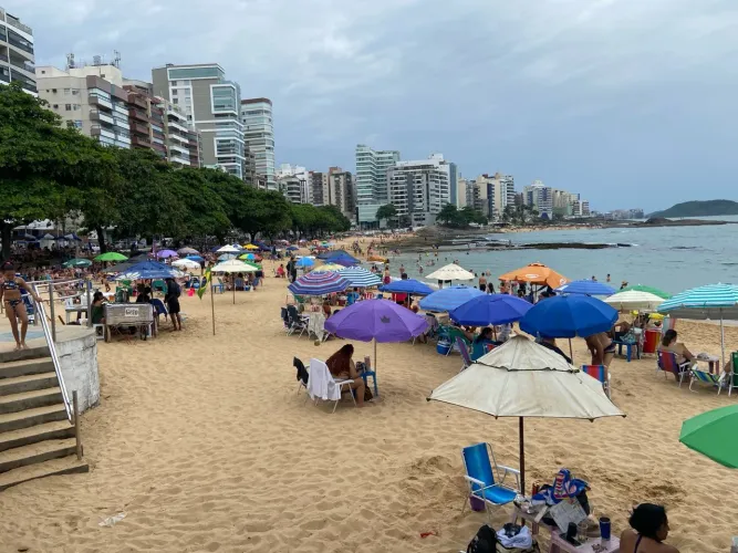 Apto temporada bem equipado centro Guarapari