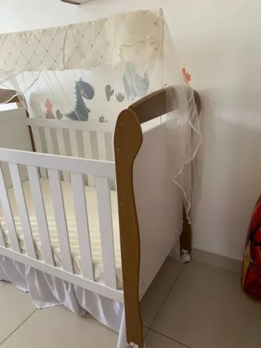 Berço com colchão e mosqueteiro(,tudo novo)