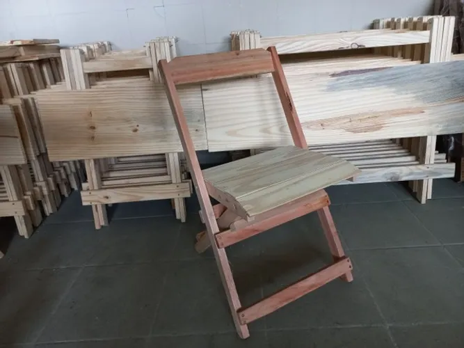 Cadeiras dobráveis de madeira para lanchonete