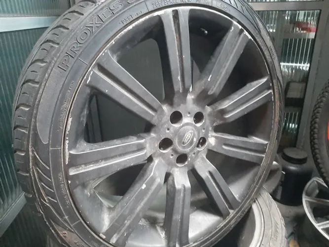 Roda aro 22 Land Rover grafite fosca 5x120 jogo com Pneu 305 40 22 usados 