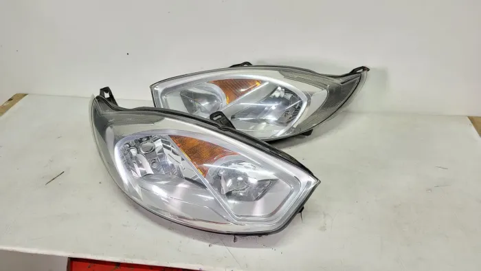 Farol ford fiesta 10/14