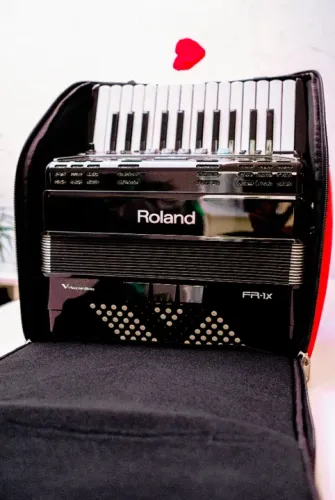 Vendo Roland FR 1X  Novo somente testado na caixa original 