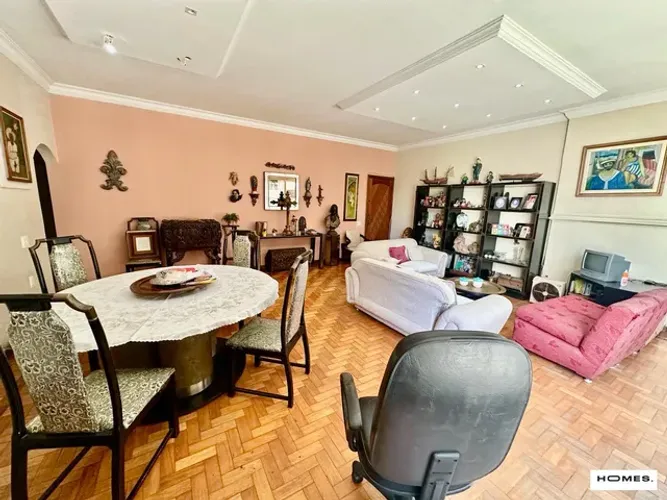 Hoomes vende apartamento com área externa