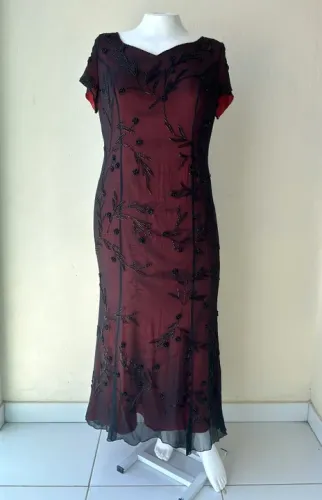 Vestido longo de festa, bordado, tamanho 48, da Perfect.